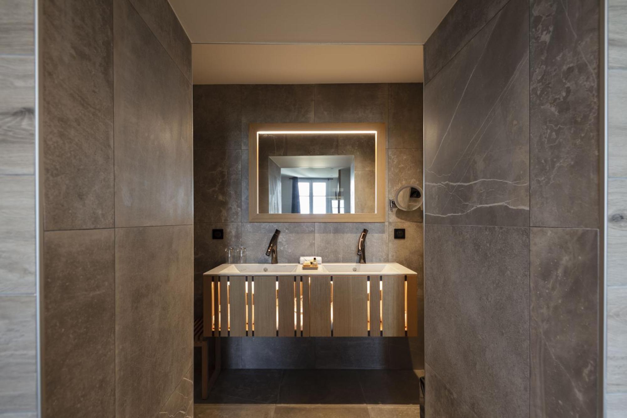 Hotel & Restaurant Origines Par Adrien Descouls - Teritoria Le Broc  Ngoại thất bức ảnh
