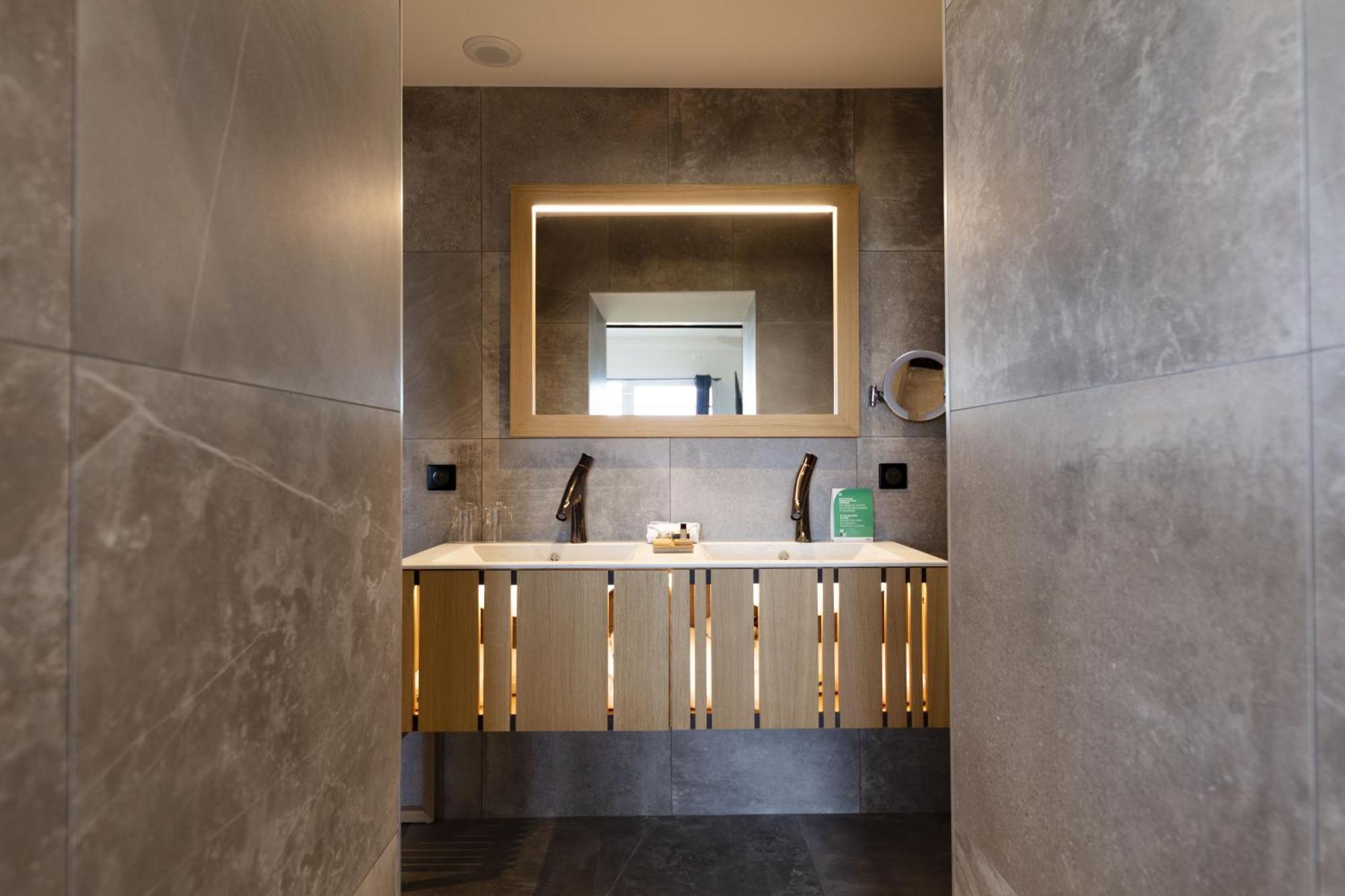 Hotel & Restaurant Origines Par Adrien Descouls - Teritoria Le Broc  Phòng bức ảnh